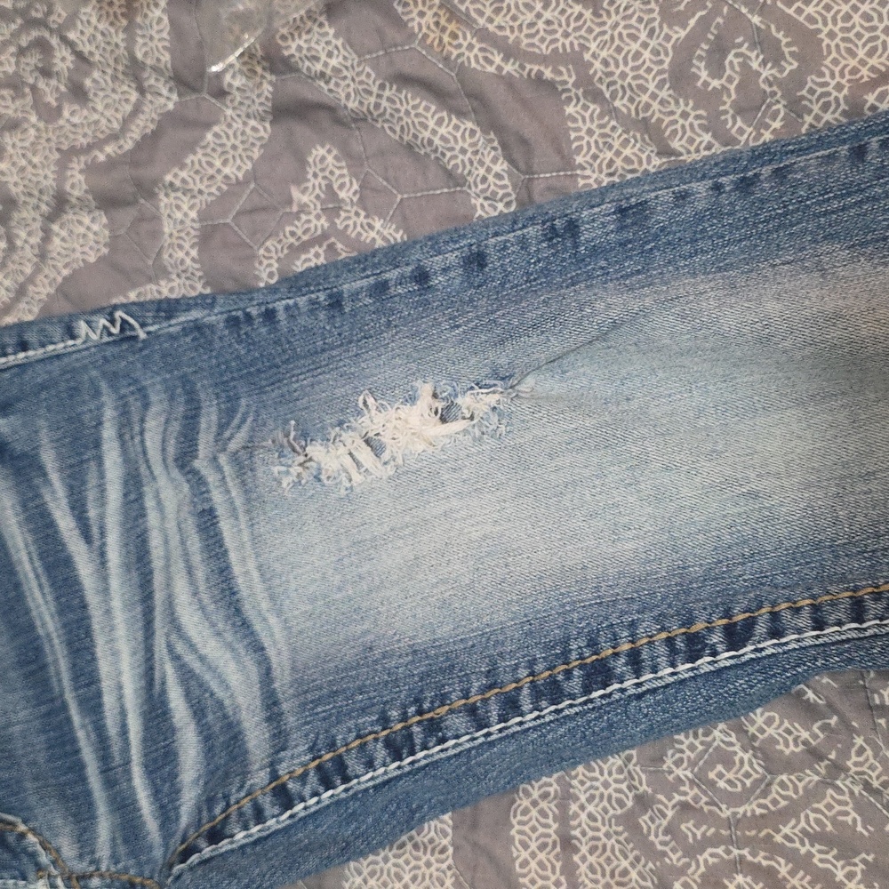Classic Blue Distressed Women Jeans - Picture 4 of 8